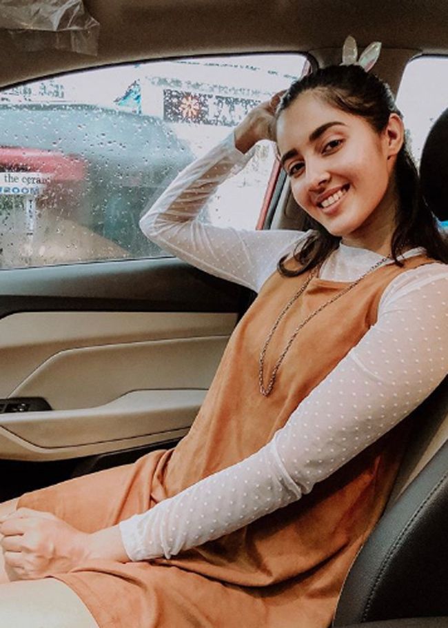 Simrat Kaur Latest Instagram Pics